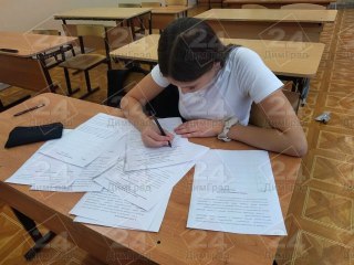 Две Школьницы Из Димитровграда Участвуют В Олимпиаде «Софиум»
