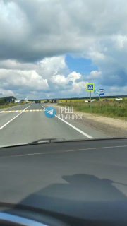 Грузовик с зерном перевернулся после столкновения с легковушкой